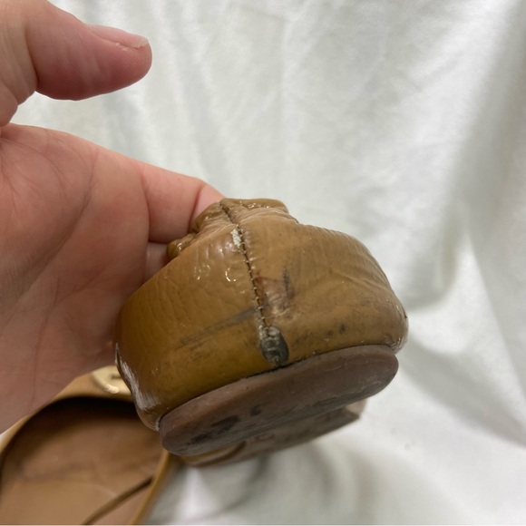 Tory Burch camel color patent leather logo ballet flats. Size 10 - Picture 4 of 7